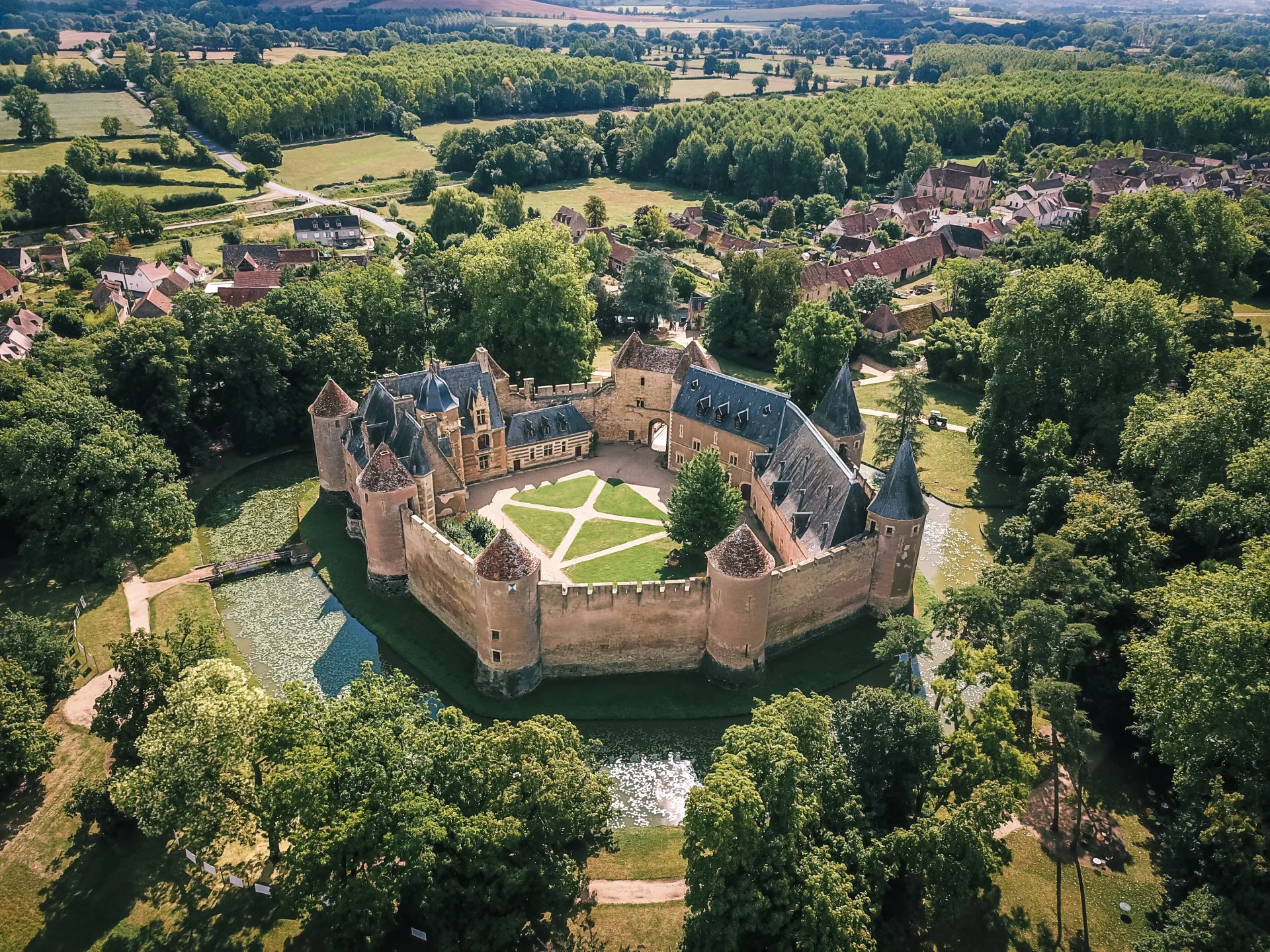 Le Château d’Ainay-le-Vieil