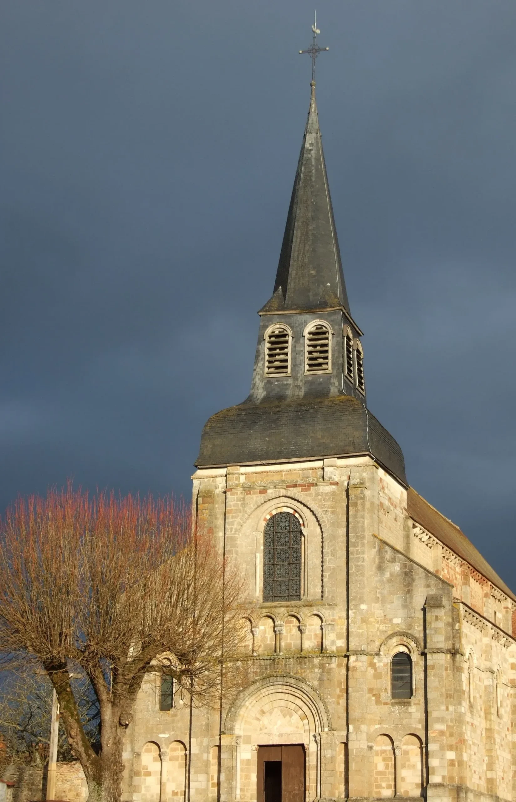 Eglise St Genès de Châteaumeillant - Art Roman en Berry