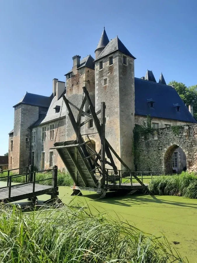 Pont Levis du Château de Bannegon