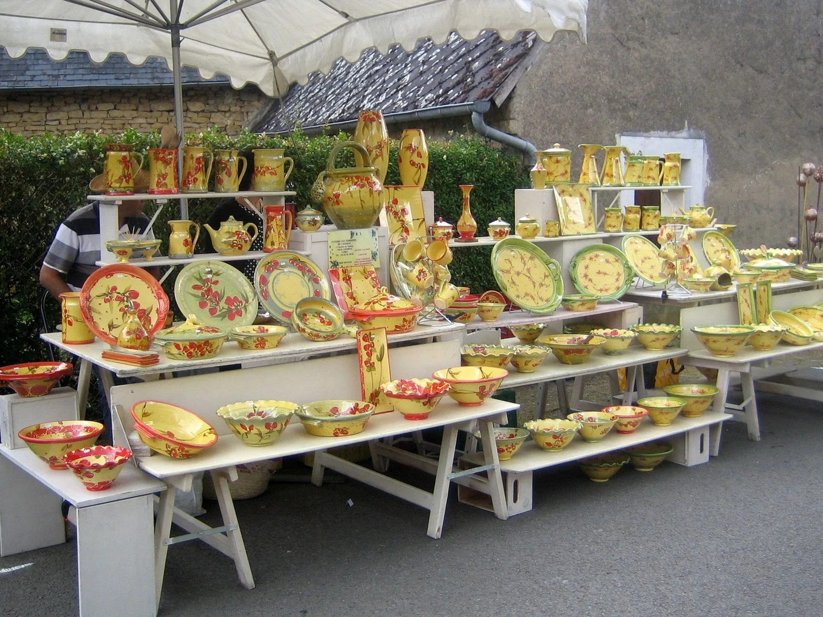 Stand poteries colorées - Marché de potiers des Archers