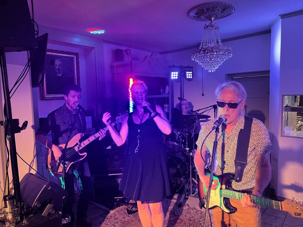 press play fontaine des amis lignieres