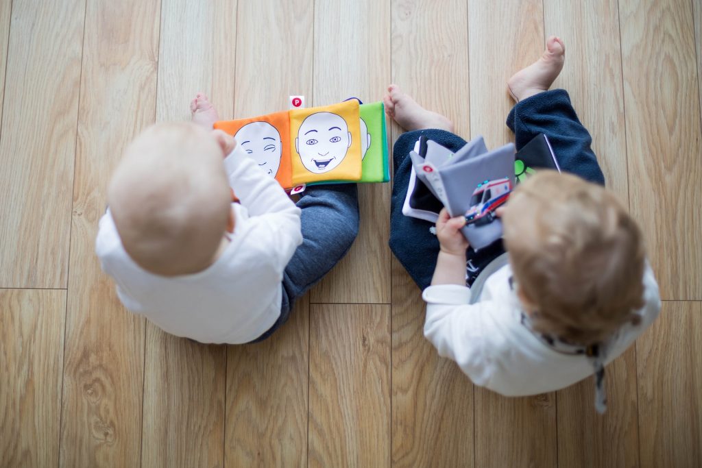 puce bébé lecture lecteur livre