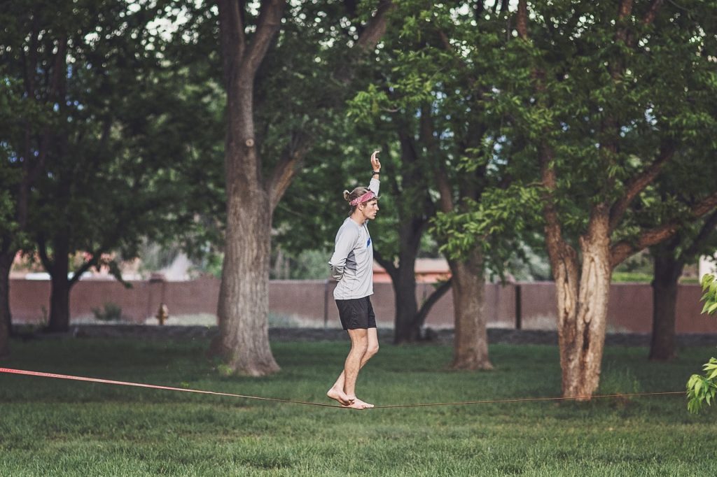 puce corde equilibre sport concentration slackline