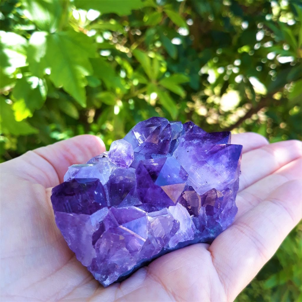 puce lithothérapie pierres amethyste