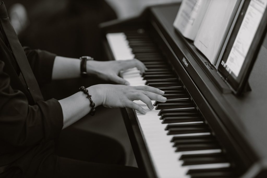 puce piano pixabay